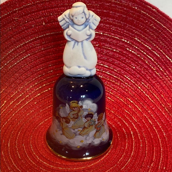 Vintage 1992 Avon Heavenly Notes Christmas Bell - Picture 2 of 6